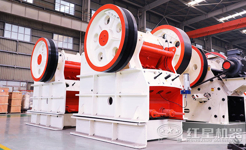 粗破打石頭機(jī)器使用顎式破碎機(jī)